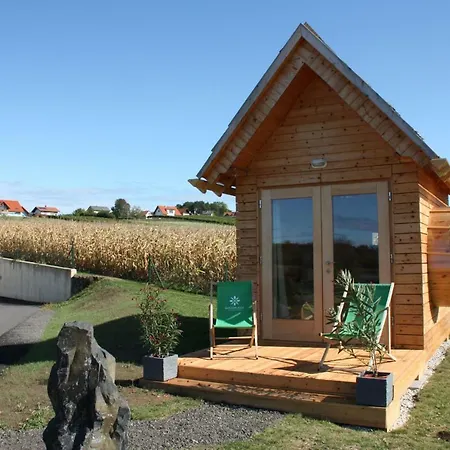 Gustoplatzl Glamping Hutte キャンプ場 *