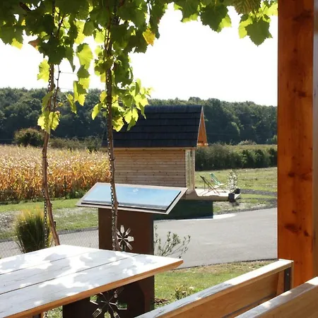 Gustoplatzl Glamping Hutte * Klöch